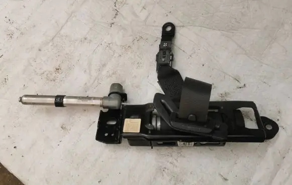 Volvo V50 Front seatbelt 6012243R0L 0606080338 8590CT2A