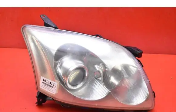 Toyota Avensis Verso Headlight/headlamp 05-43