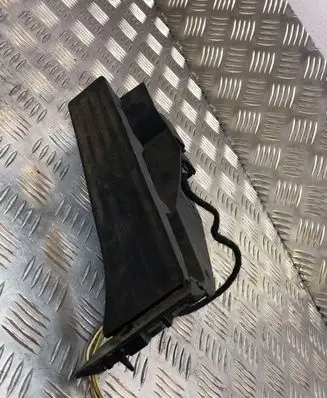 BMW 1 E81 E87 Accelerator throttle pedal