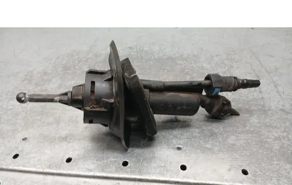 Mazda 3 I Clutch master cylinder 
