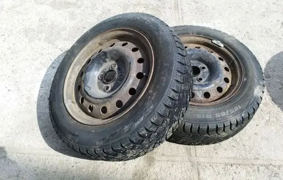 Nissan Almera N16 R15 winter/snow tires with studs FORMULA
