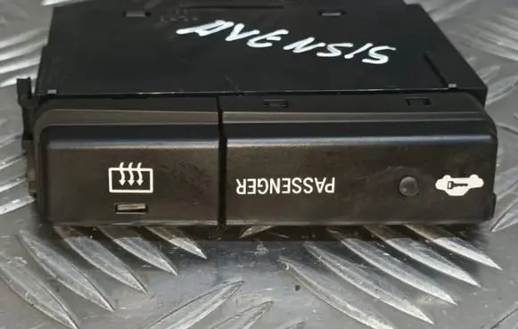 Toyota Avensis T250 Windscreen/window heater switch 8479006110