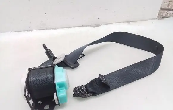 Nissan Note (E11) Rear seatbelt
