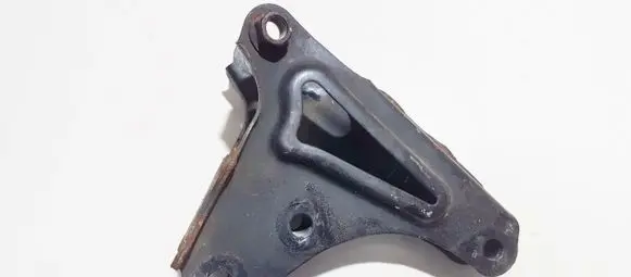 Honda Civic Engine mounting bracket