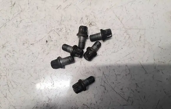 Mitsubishi Grandis Nuts/bolts 