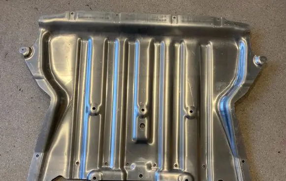 BMW 5 G30 G31 G38 Engine splash shield/under tray 6883283