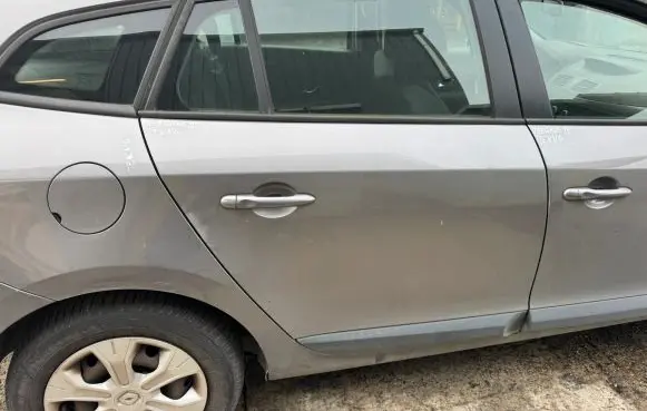 Renault Megane III Front door