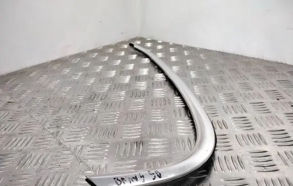 BMW 5 E34 Rear side glass trim 19441319