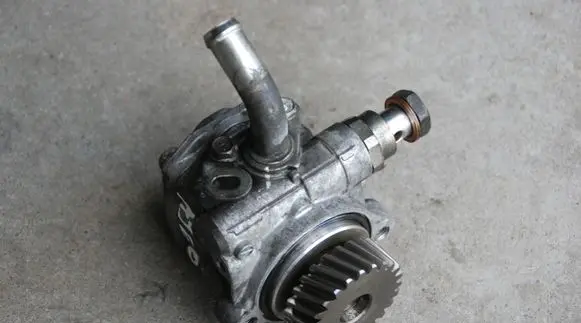 Mitsubishi Pajero Power steering pump 7703902