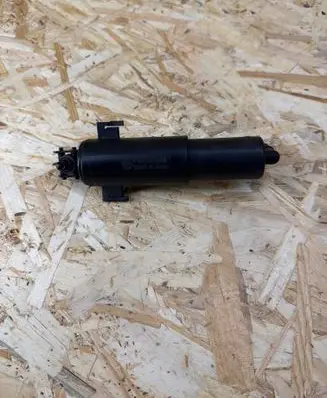 BMW 3 E90 E91 Headlight washer spray nozzle 7179311 13037710