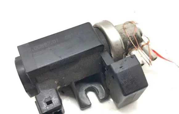 BMW 7 F01 F02 F03 F04 Fuel pressure regulator 7548706