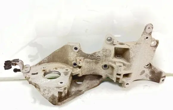 Volkswagen PASSAT B7 Fuel pump bracket 03L903143C