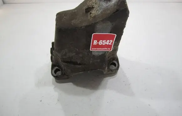 Gearbox mounting bracket