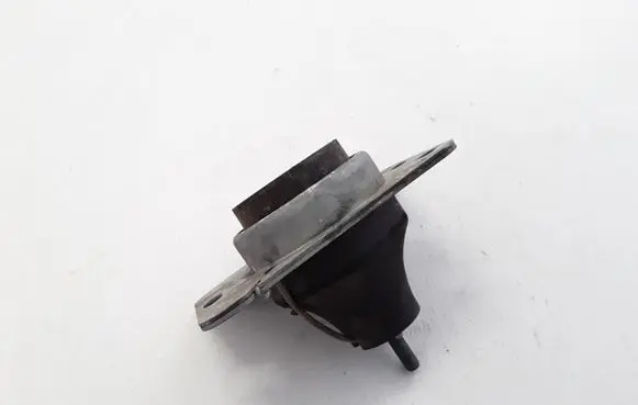Opel Vivaro Engine mount bracket 8200411257
