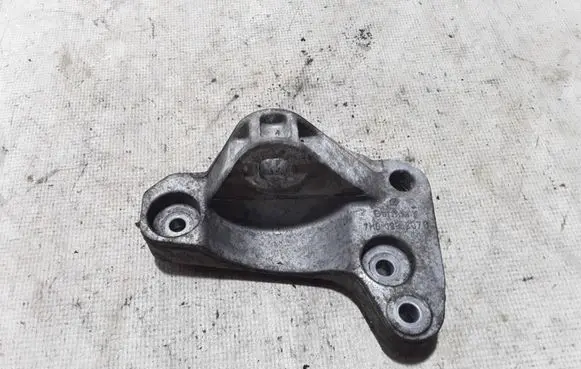 Volkswagen Transporter - Caravelle T5 Engine mounting bracket 7H0199207B