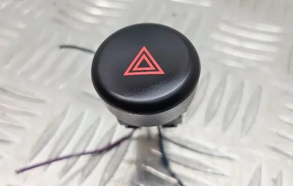 Nissan Juke I F15 Hazard light switch S31471