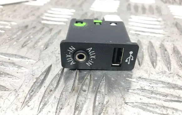 BMW 5 F10 F11 USB socket connector 9237653