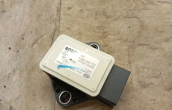 Nissan Qashqai ESP acceleration yaw rate sensor 479300006R 0265005757
