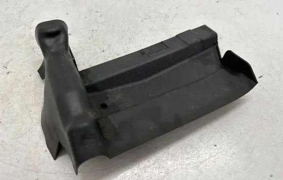 Volkswagen Golf VIII Other engine bay part 5H0819335