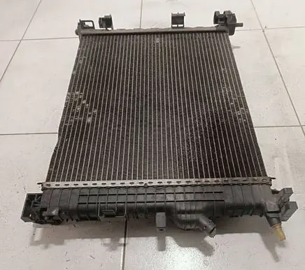 Opel Meriva B Coolant radiator 560961104 R3441004