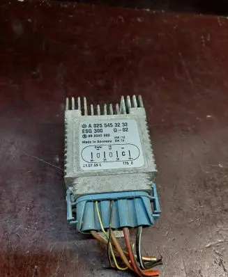 Mercedes-Benz E W210 Coolant fan relay A0255453232 898940000