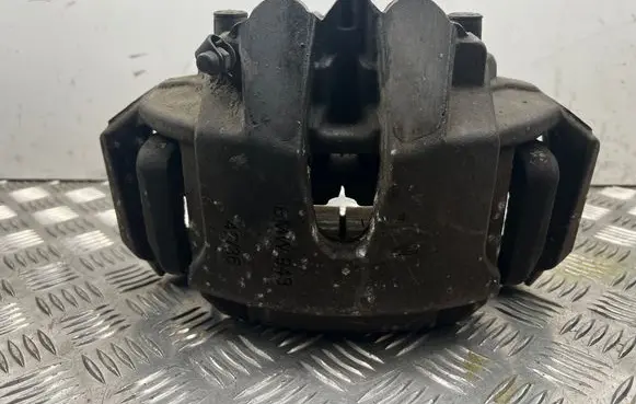 BMW 5 E60 E61 Front brake caliper 11819000671