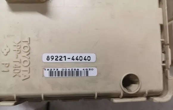 Toyota Avensis Verso Fuse module 8922144040 TA273004ZGA 4G30