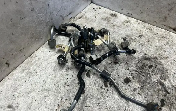 Jaguar XF Fuel injector supply line/pipe 