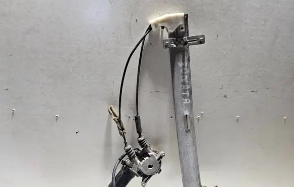 Hyundai Sonata Front door window regulator with motor
