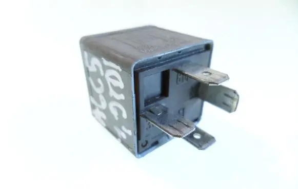 Audi A6 S6 C5 4B Other relay 8D0951253A 373