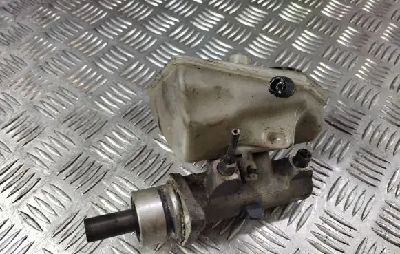 Master brake cylinder