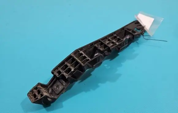 Front bumper mounting bracket