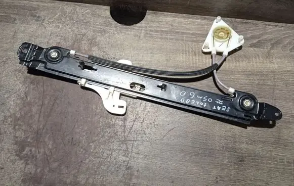 Seat Toledo III (5P) Rear window lifting mechanism without motor