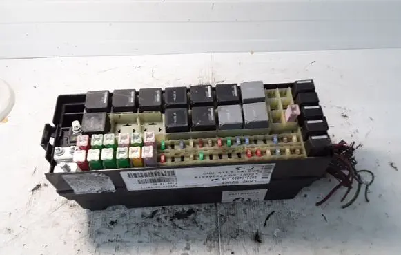 Land Rover Discovery 4 - LR4 Fuse box set BH2214290ARB 273965815