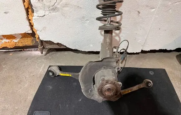 BMW 5 E60 E61 Front wheel hub spindle knuckle 7905313