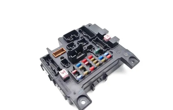 Peugeot 4007 Fuse module 8637A318