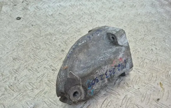 Mercedes-Benz CLS C218 X218 Engine mounting bracket A6422232304