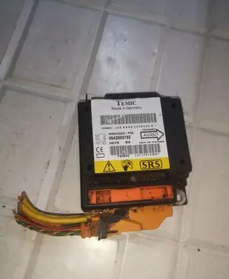Peugeot 607 Airbag control unit/module 9643869780