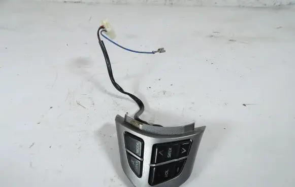 Suzuki Grand Vitara II Other switches/knobs/shifts F70CV225