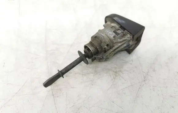 Volkswagen Touran I Front door lock (next to the handle) 1T0837167B