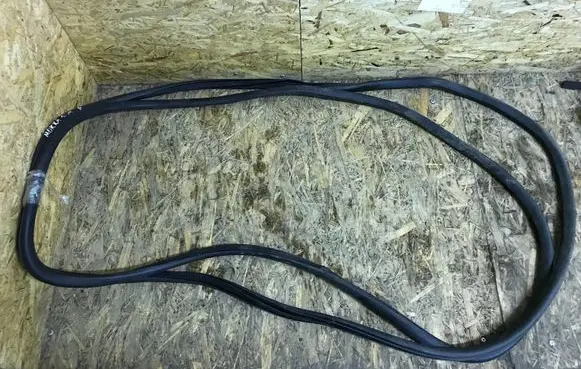 Opel Mokka Rubber seal front door (on door) 