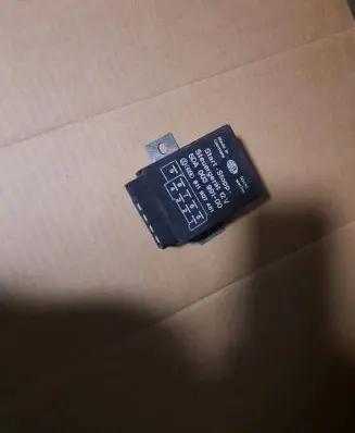 Audi 80 90 B3 Ignition relay 811907451 5DA00399100
