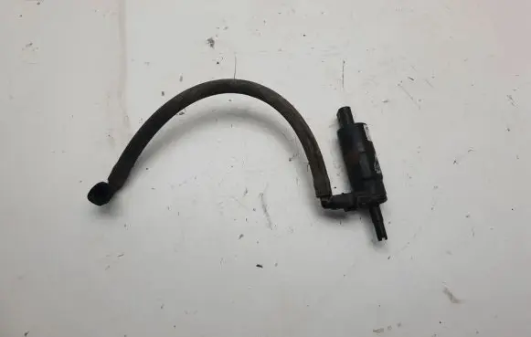 BMW 5 E60 E61 Windshield washer spray nozzle 13264010 8377430 001004
