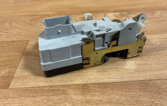 Citroen C5 Front door lock 