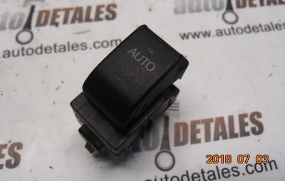Toyota Avensis T220 Electric window control switch 8481005050