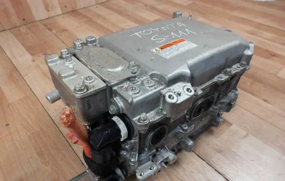 Toyota RAV 4 (XA40) Voltage converter inverter G920042010 G927078010