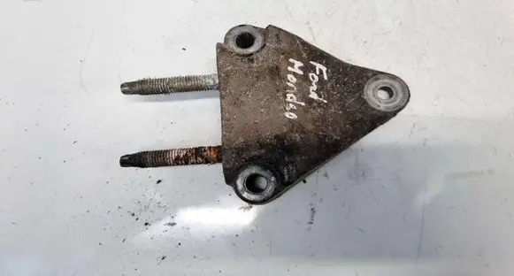 Ford Mondeo Mk III Engine mounting bracket 