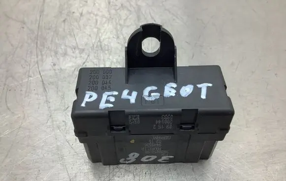 Peugeot 308 Seat heating relay 9638053380
