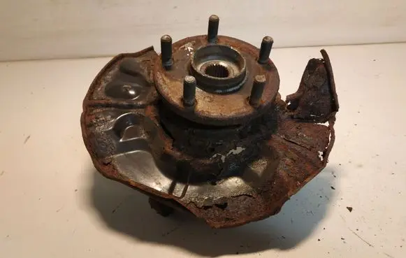 Toyota Corolla Verso AR10 Front wheel hub