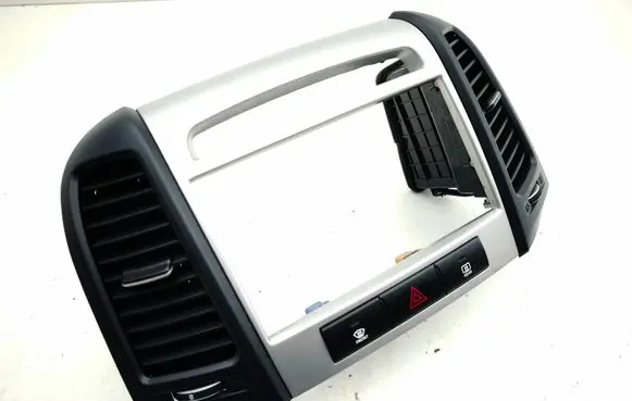 Hyundai Santa Fe Radio/GPS head unit trim 974202B000